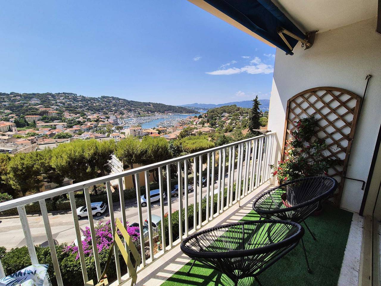 Appartement de vacances entier, Piscine, Wi-Fi, climatisation, garage privatif, terrasse, plages et commerces à pied in Saint-Mandrier-sur-Mer, Côte méditerranéenne (France)