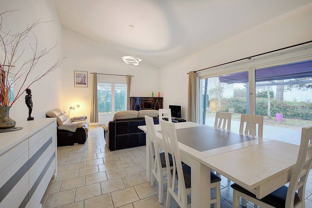 Large bright house for 6 people - Enclosed courtyard for 3 vehicles - Terrace in Saint-Avertin, Tours region
