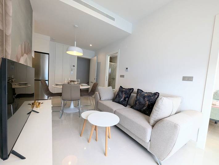 Appartement entier, Villa 'R-60-A Maestro' avec piscine partagée, Wi-Fi et climatisation in Torrevieja Centre, Torrevieja
