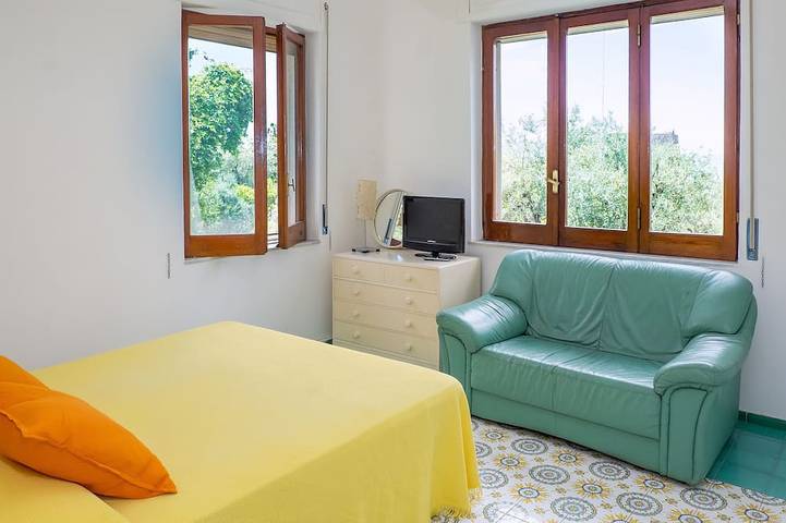 Villa Bouganville: Blick auf den Golf von Neapel, Garten, 7 Zimmer, 4 Bäder in Vico Equense, Sorrento Coast
