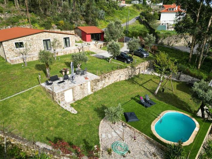 Location de vacances pour 8 personnes, avec vue ainsi que piscine et jardin dans Friastelas