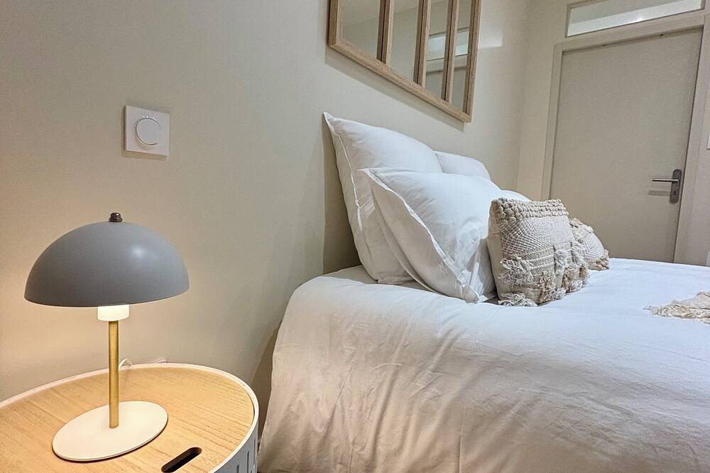 Entire apartment, Casa Koenig - T2 spacieux & Terrasse en hyper-centre in Brive-la-Gaillarde, Brive-la-Gaillarde region