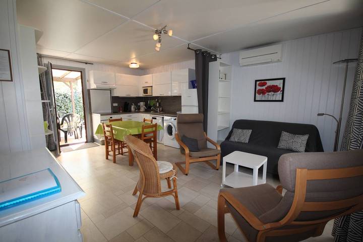Apartamento vacacional entero, Nice villa located in Les Tamaris, Airco, 2 bedrooms, 5 people, Wifi, 500 from the beach of Portiragnes plage in Portiragnes Plage, Portiragnes
