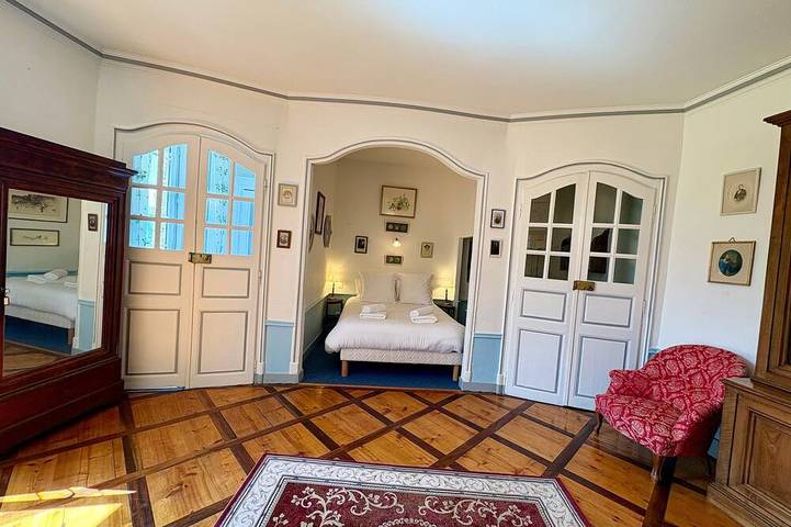 Gîte pour 15 personnes, avec jardin à Tournon - 3