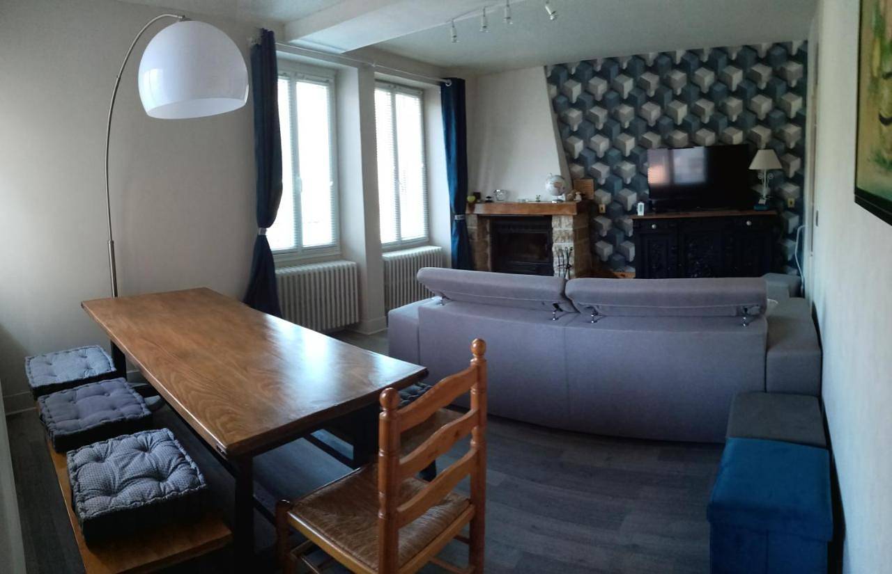 Gite Les 27 Roses Et Plus in Châtel-Censoir, Arrondissement d'Avallon