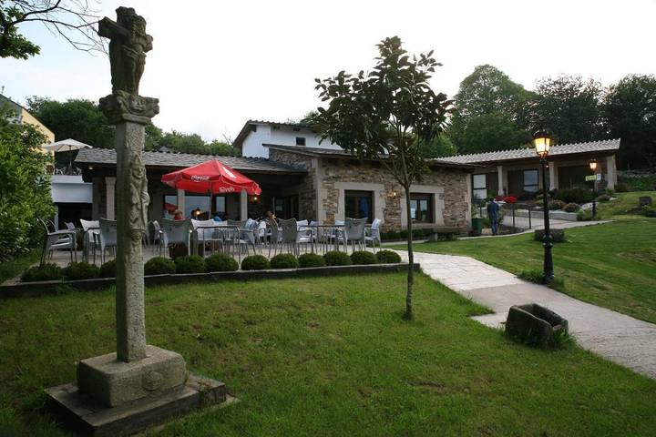 Gîte pour 4 personnes, avec piscine et terrasse ainsi que jardin et vue à Sarria (Lugo) - 2