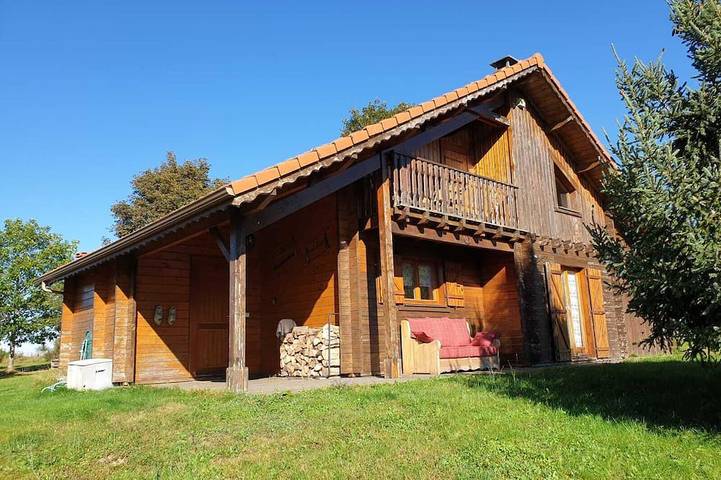 Gîte pour 6 personnes, avec Balcon ainsi que Terrasse et Jardin à Champdray