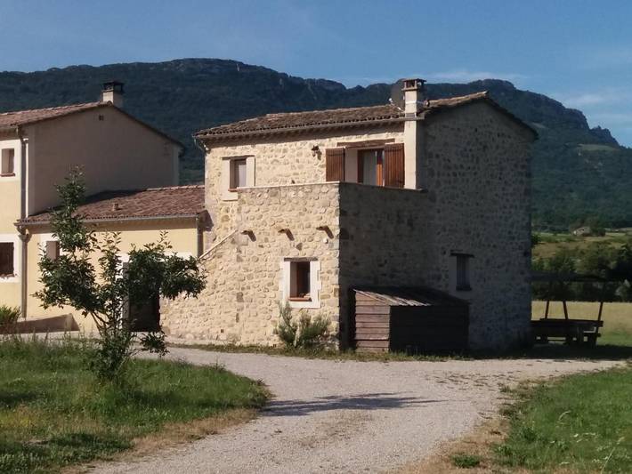 Location de vacances pour 2 personnes, avec vue et jardin à Sainte-Jalle