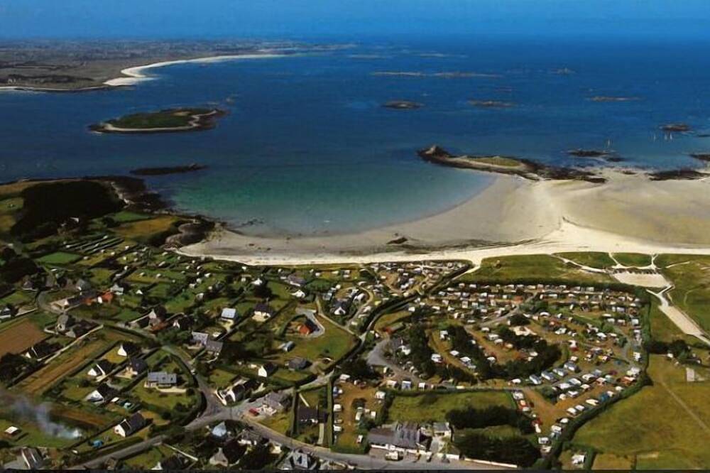 Jolie maison à 100 m de la belle plage de Sainte-Marguerite et du in Landéda, Région de Brest