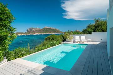 Villa pour 11 personnes, avec piscine ainsi que jardin et balcon dans Costa Smeralda