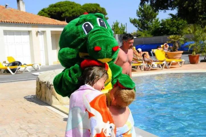 Chalet pour 6 personnes, avec bassin pour enfant et jacuzzi en Charente-Maritime - 2