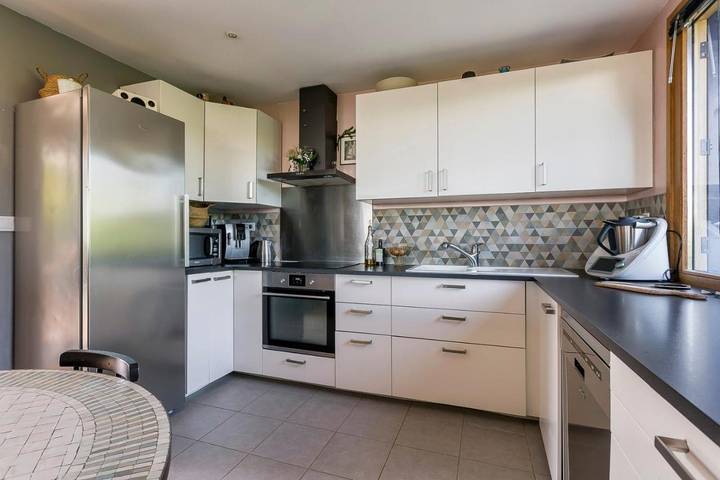 Location de vacances pour 8 personnes, avec Balcon et Terrasse ainsi que Jardin et Piscine à Sainte-Foy-lès-Lyon - 3