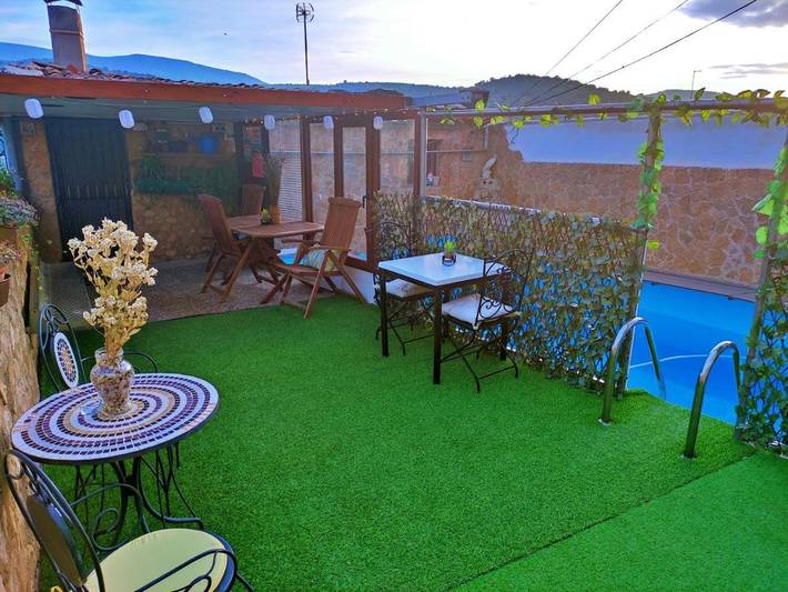 Casa rural para 2 personas, con Balcón además de Terraza y Piscina en Miravete de la Sierra