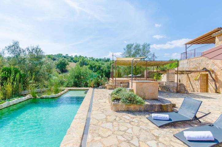 Son Vell - Traditional Majorcan villa with natural pool in the quiet of the countryside. Free WiFi in Manacor, East Majorca