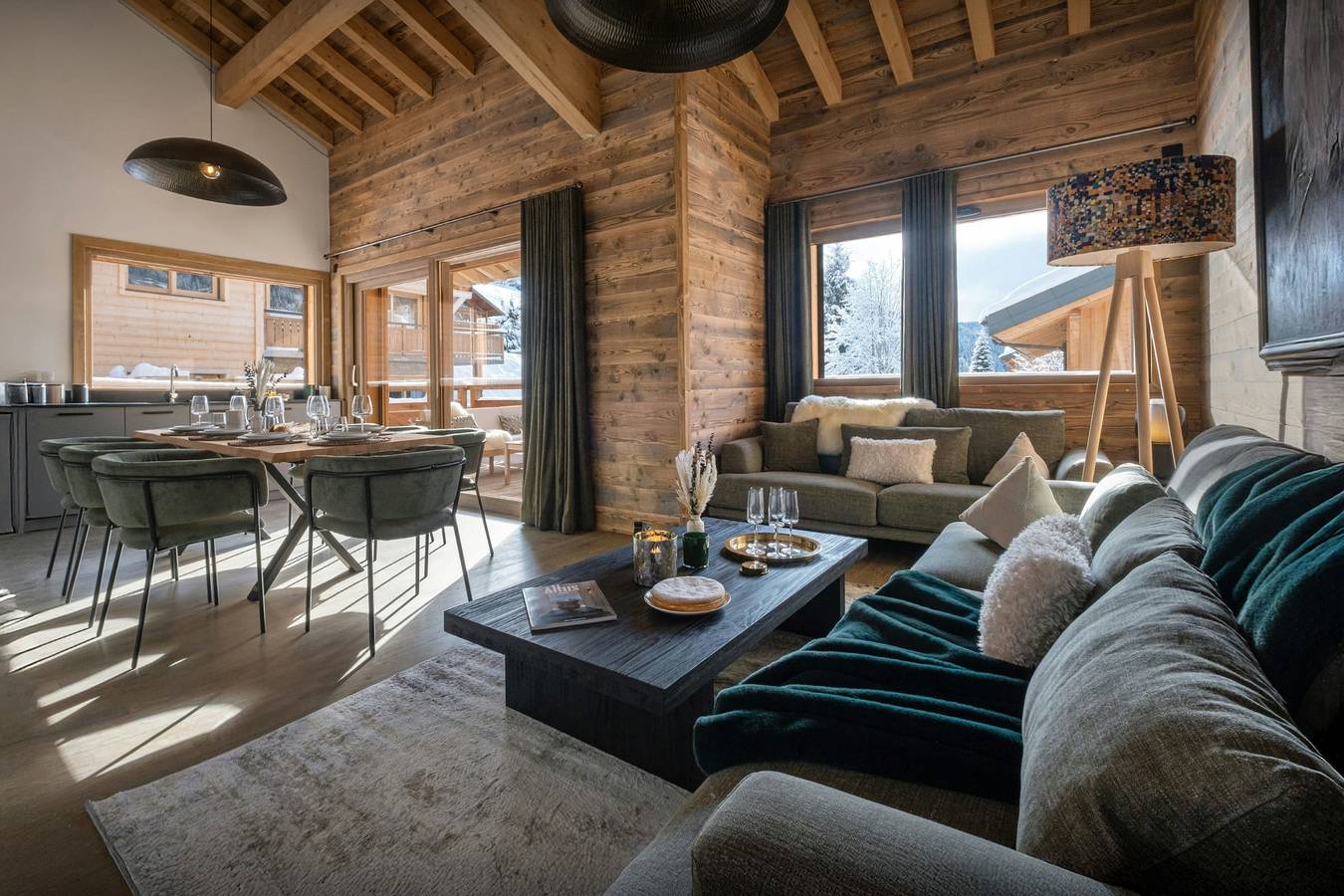 Entire apartment, Ski-in, ski-out chalet for 8 near the centre of Les Gets - Ovo Network in Les Gets, Les Portes du Soleil