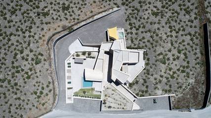 Villa for 7 Guests in Santorini, Cyclades, Picture 2
