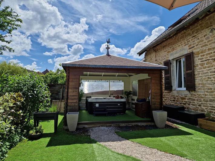Chambre d’hôte pour 2 personnes, avec jacuzzi ainsi que jardin et terrasse dans le Jura - 2