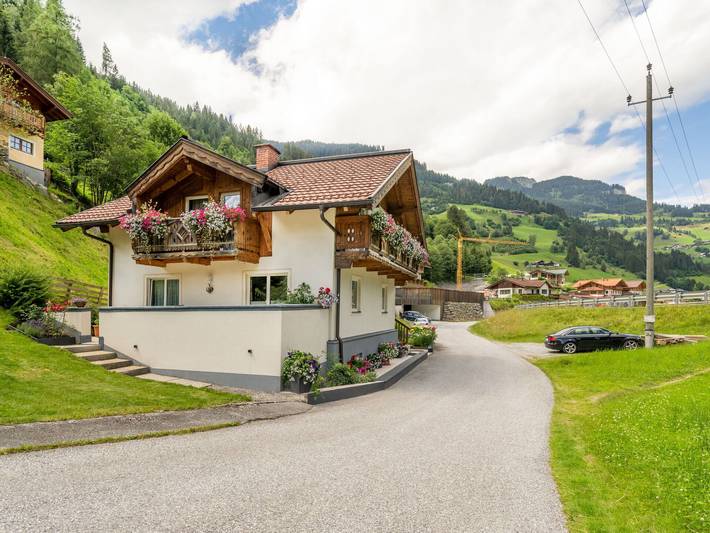 Ferienwohnung für 6 Personen, mit Balkon und Garten im Pongau