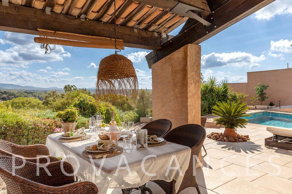 Villa pour 8 personnes avec balcon/terrasse in Roquebrune-sur-Argens, Côte méditerranéenne (France)