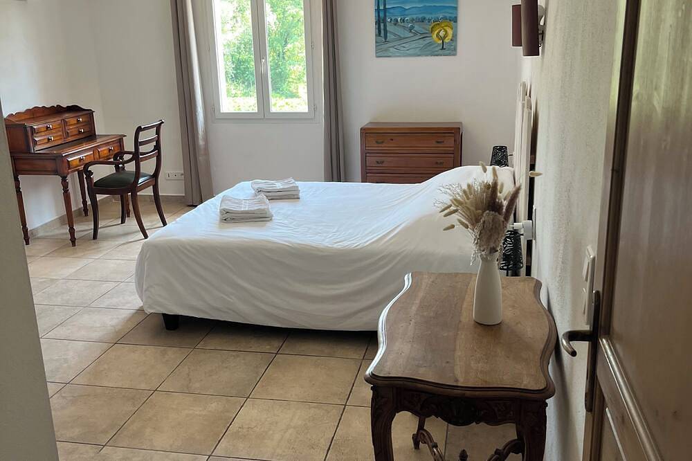 6-bedroom villa with pool and vineyard views in Vaison-la-Romaine, Parc naturel régional du Mont-Ventoux