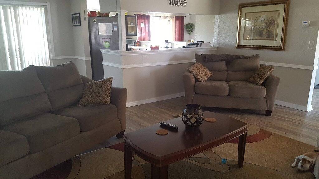 Privates Schlafzimmer und privates Bad am separaten Ende des Hauses mit Blick auf das Wasser. in Beacon Square, Pasco County