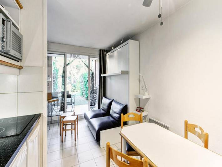 Gîte pour 4 personnes, avec piscine et terrasse, adapté aux familles dans Plage La Badine - 4