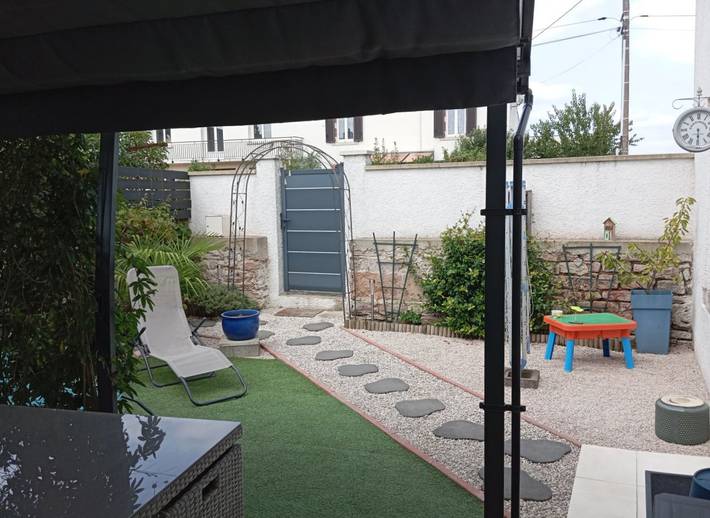 Gîte pour 6 personnes, avec Terrasse dans Poncey-lès-Athée
