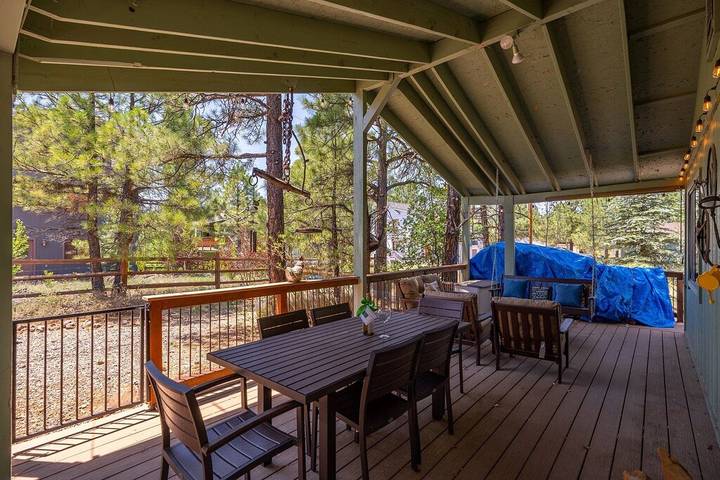 Log cabin for 6 people, with balcony, with pets in Oak Creek Canyon