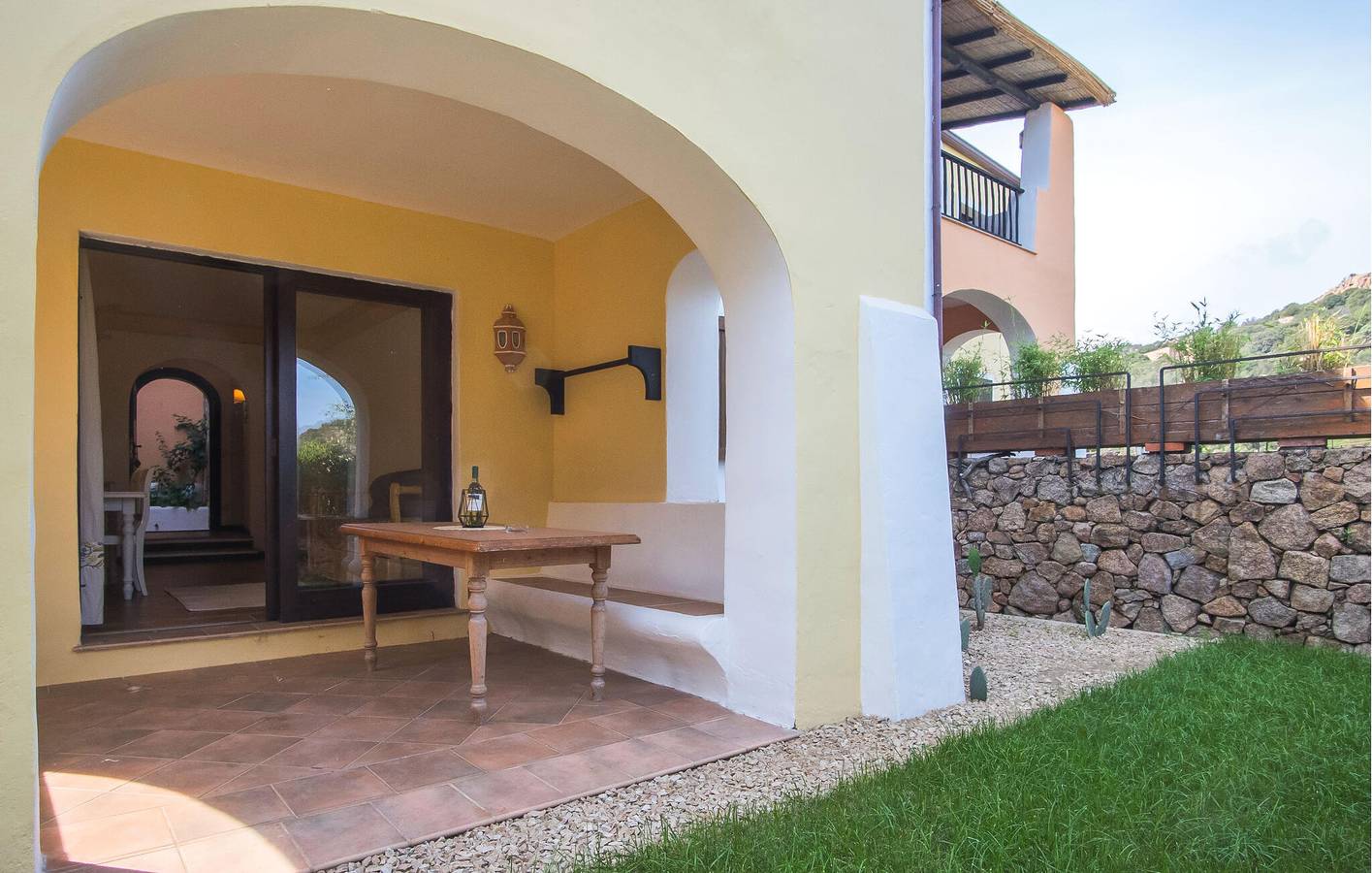 Ganze Ferienwohnung, Strandwohnung mit Pool und Terrasse, Klimaanlage in Liscia di Vacca, Arzachena