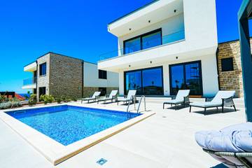 Ferienhaus für 9 Personen, mit Garten und Balkon in Primosten