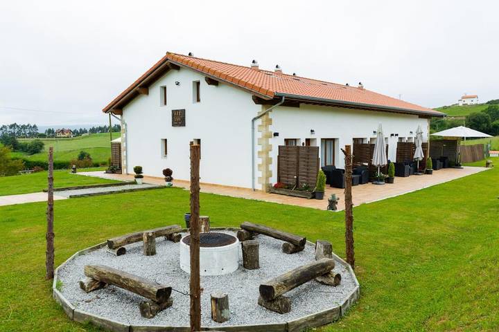 Casa rural para 6 personas, con Terraza además de Jardín y Vistas en Costa Occidental (Cantabria)