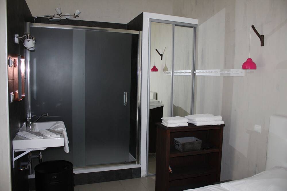 Urban loft with all comforts-Pool & Jacuzzi in summer-Accueil Vélos Motos in Blois, Blois region