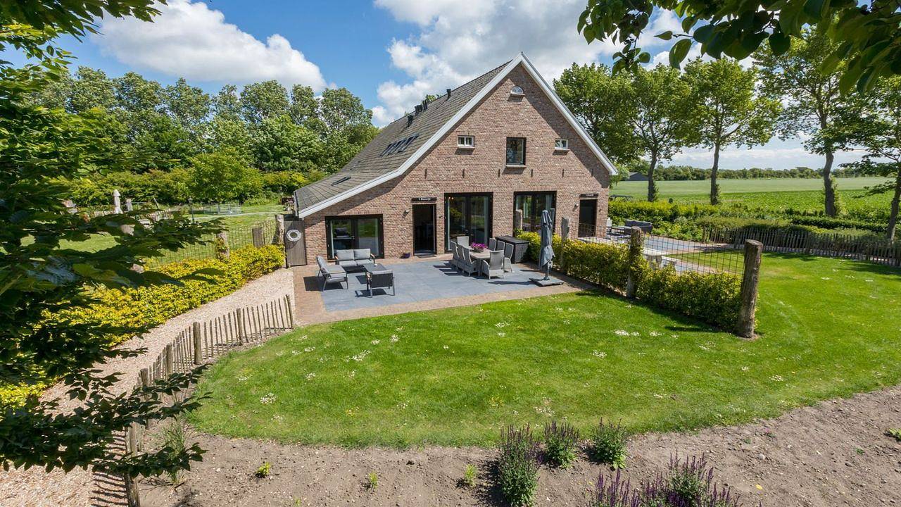 Appartement voor 15 Personen in Vrouwenpolder, Zeeuwse Kust