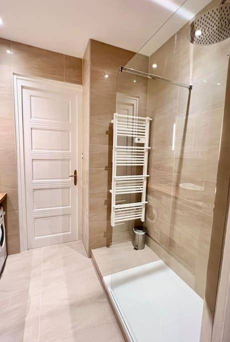 Appartement entier, Two-Bedroom Apartment in Grenoble, Isère