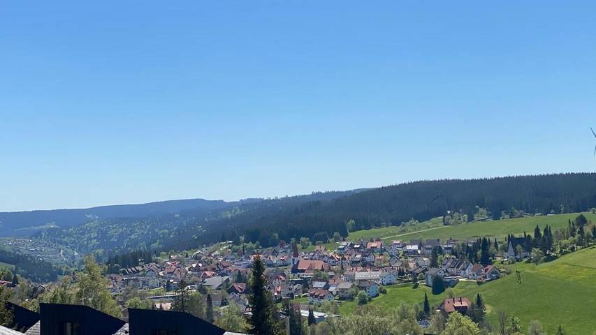 Ferienwohnung für 6 Personen, mit Balkon und Terrasse sowie Garten und Ausblick in Schonach ort