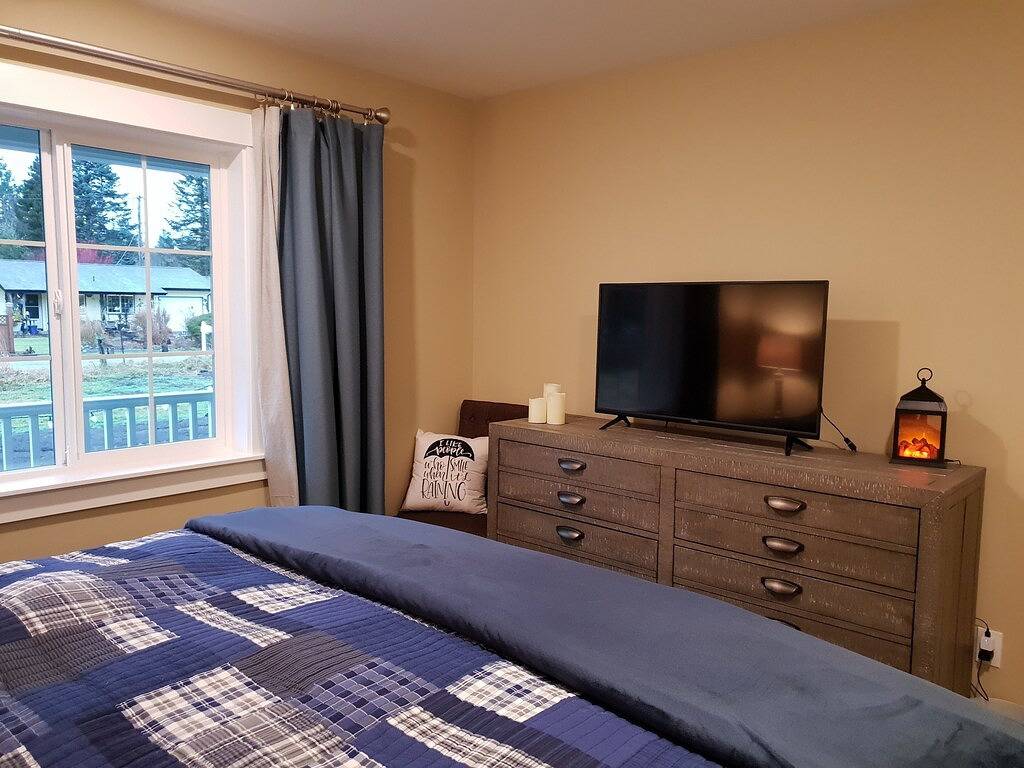 Gemütliches neues Haus auf 25000qm mit privatem Bach + Game Room in der Stadt in Forks, Clallam County