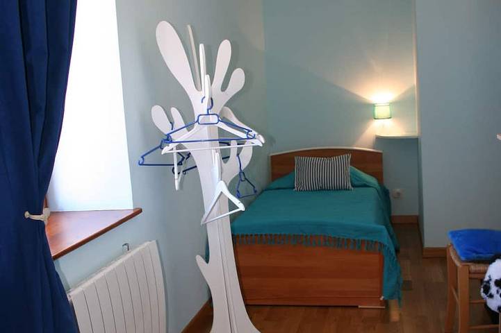 Gîte pour 12 personnes, avec jardin dans Saint-Martin-la-Sauveté - 4