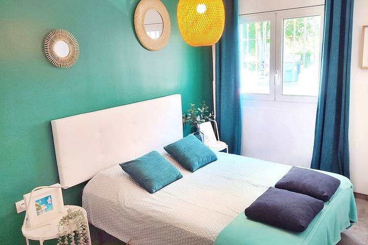 Entire apartment, Fisherman's cottage with private Jacuzzi, paddle, scooters, plancha, pkg and WIFI in Empuriabrava, Upper Empordà