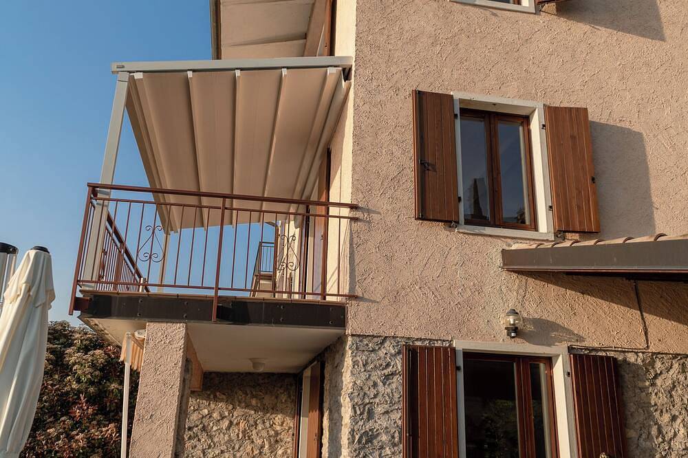 Incantevole Vista Lago Di Garda, immersa nel verde, Wi-Fi e Aria Cond. inclusi in Torri del Benaco, Prealpi Gardesane