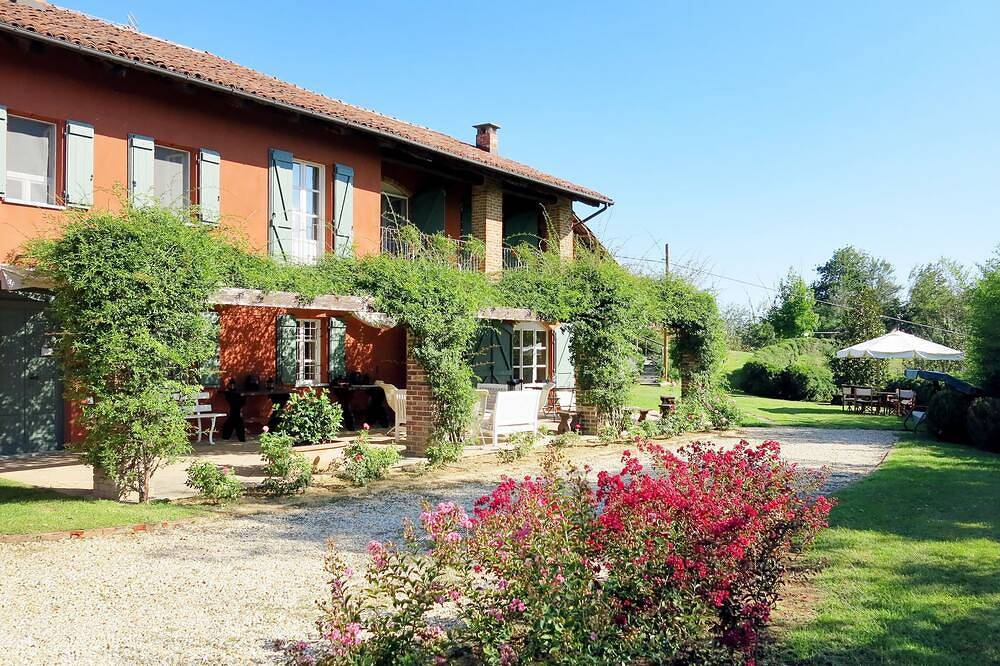 Casa vacanza a Capriglio a partire da 228€ a notte