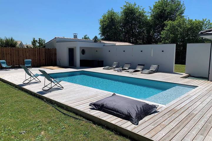 Location de vacances pour 7 personnes, avec piscine à Salaunes