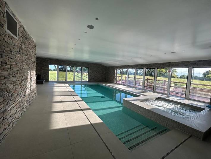 Holiday rental for 7 people, with Hot tub and Terrace as well as Garden and Pool in Cheshire