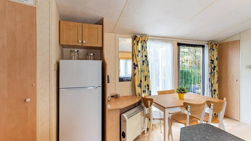 Camping car pour 7 personnes, avec jardin et piscine, animaux acceptés à La Londe-les-Maures - 4