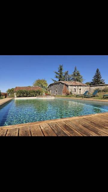 Gîte pour 2 personnes, avec terrasse ainsi que jacuzzi et piscine à Sérignac