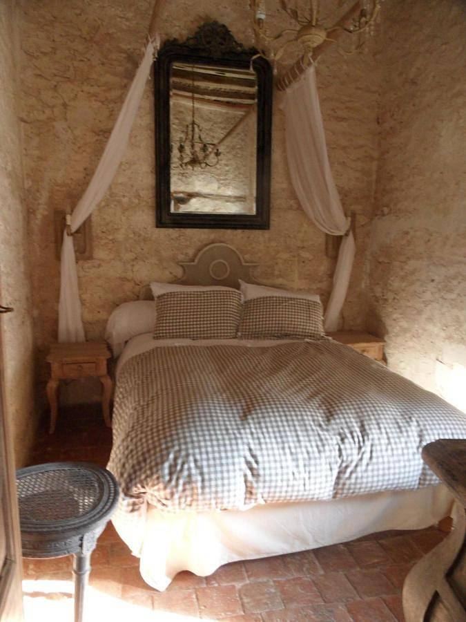Two-Bedroom House in Escolives-Sainte-Camille, Région d'Auxerre