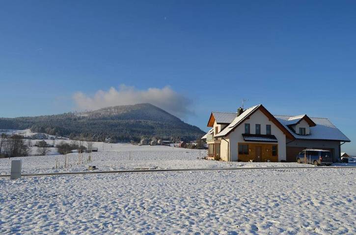 Apartament wakacyjny dla 2 osób, z Taras i Jacuzzi oraz Ogród i Basen w Kasina Wielka