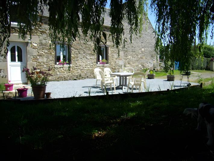 Holiday Home 'Gîte Joly' with Private Terrace, Private Garden and Wi-Fi in Corseul, Dinan Området