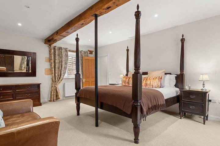 Gîte pour 14 personnes, avec terrasse et jardin, animaux acceptés à Bibury - 2