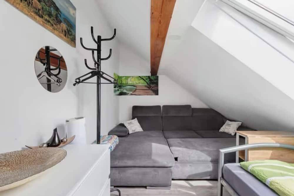 Ganze Wohnung, Gemütliche Zimmer in netter Wg in Laupheim, nahe dem Zentrum in Laupheim, Landkreis Biberach