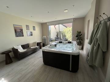 Cottage pour 2 personnes, avec jacuzzi et terrasse à Denneville